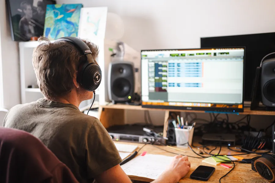 Régie d'enregistrement du studio avec Pro Tools et monitoring Focal à Bruxelles